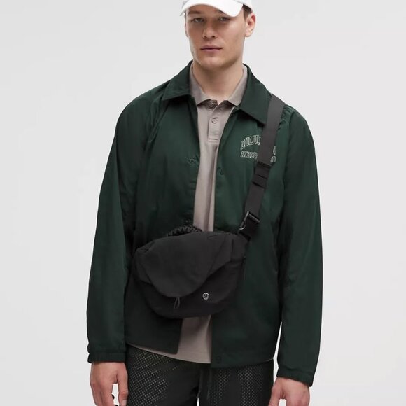 Lululemon Curved Crossbody Bag with Top Handle 3L in Black, BNWT - Picture 7 of 8